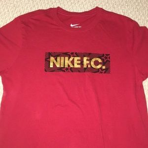 Men’s Nike shirt